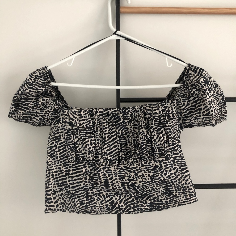 Off shoulder crop top in animal print